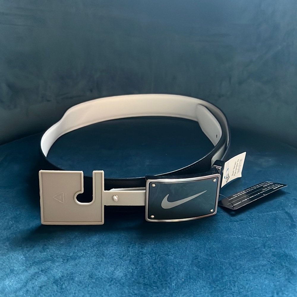 NWT men’s Nike reversible black white belt size 34
